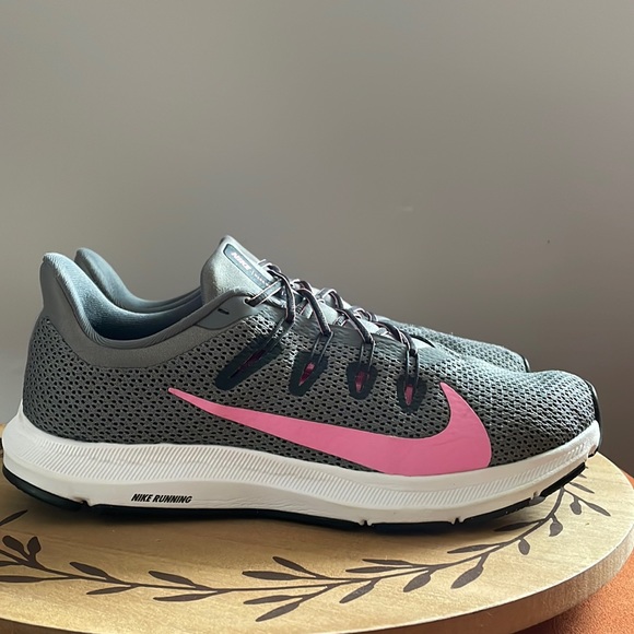 Nike Shoes - Nike Quest Running Sneakers